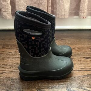Bogs toddler size 9 all weather boots